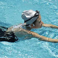 girl-swim-in-the-pool