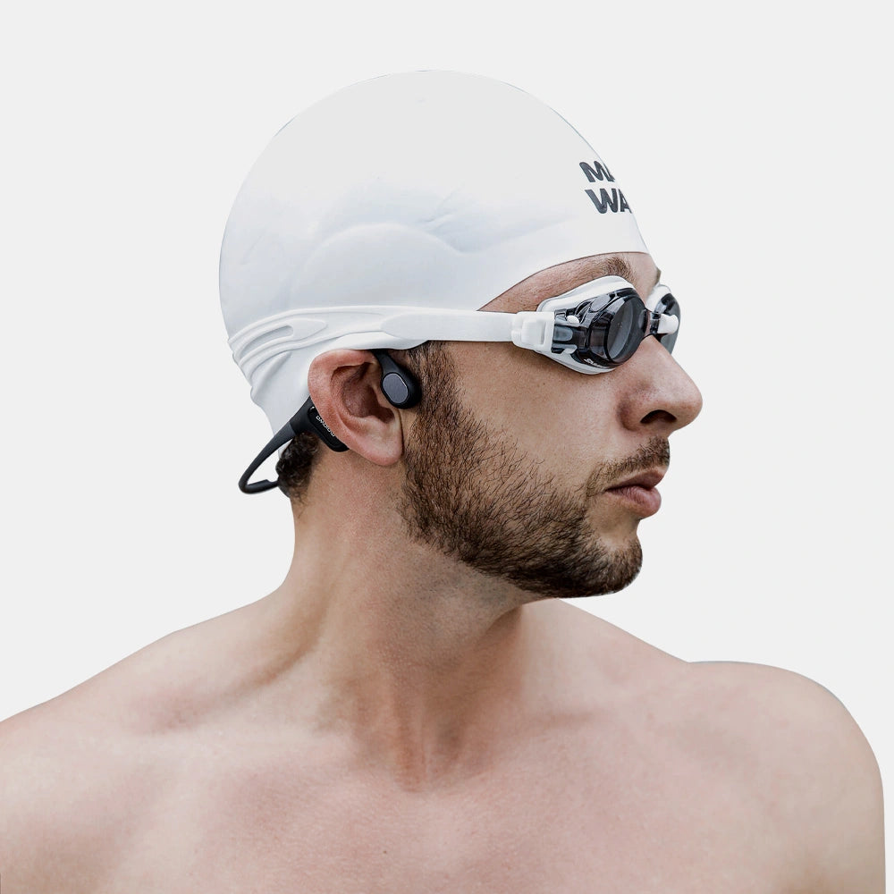 Swimmer-wears-Run-plus-open-ear-headphone