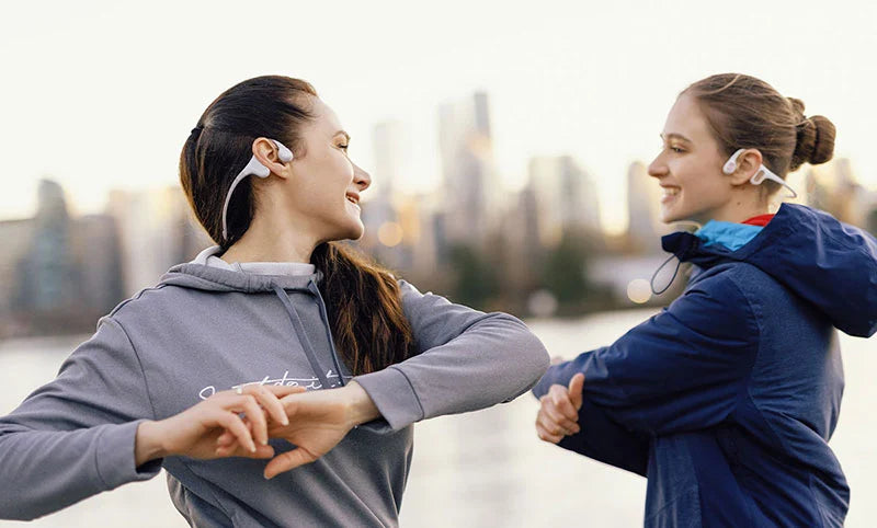 girls-wear-run-plus-open-ear-headphone