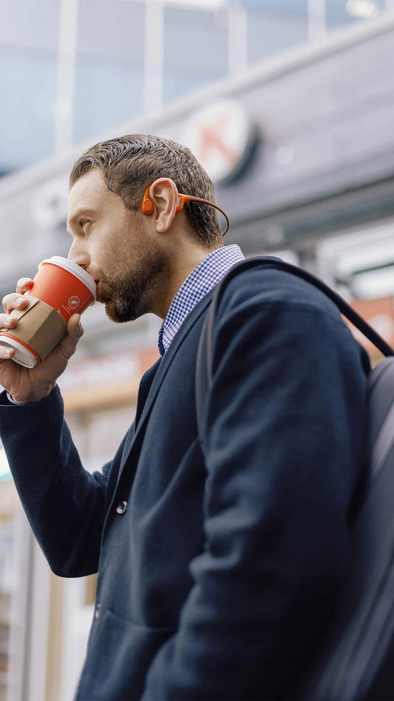 man-drinks-coffee